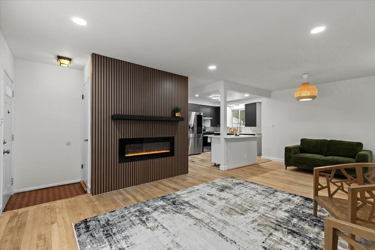 9010 Leverne Redford, MI 48239 - Photo 5 of 33 05-9010 Leverne