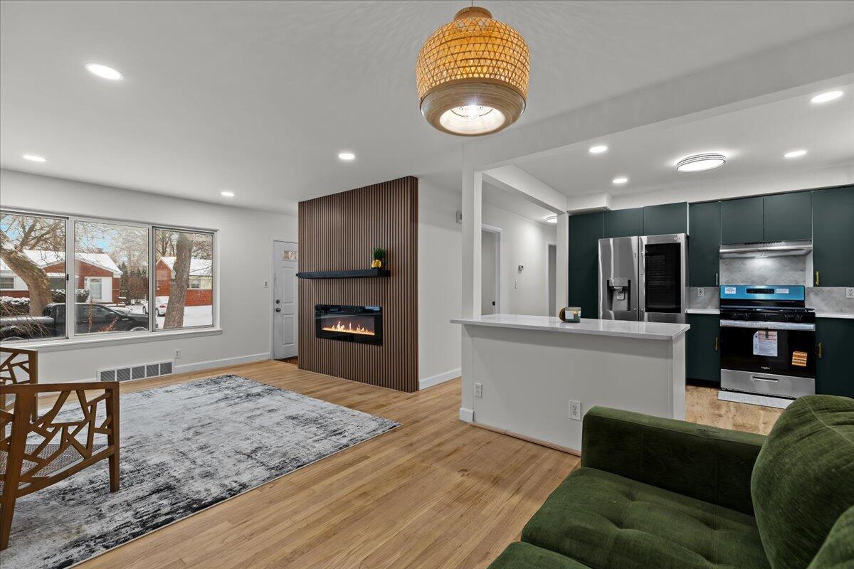 9010 Leverne Redford, MI 48239 - Photo 9 of 33 09-9010 Leverne