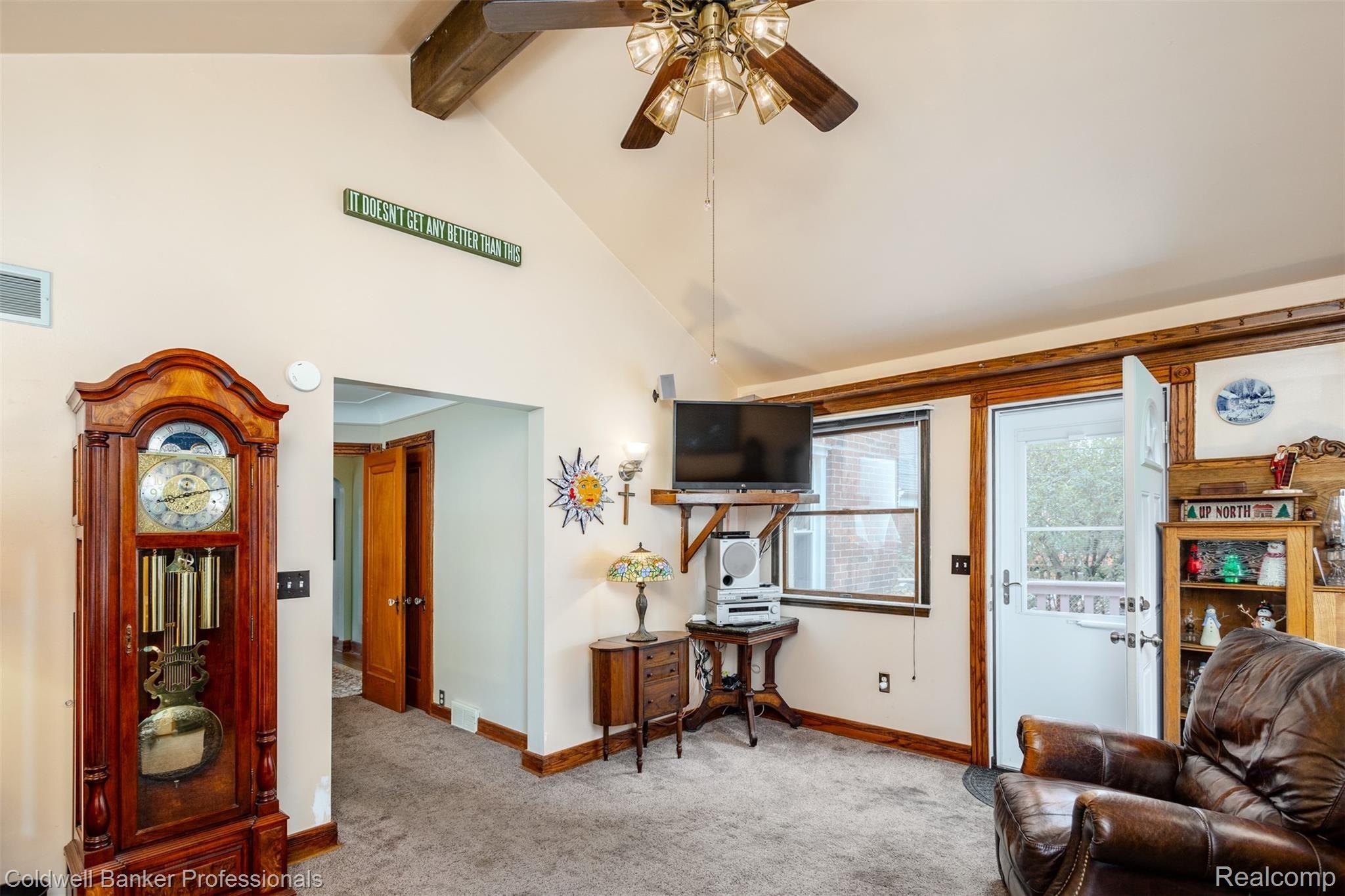 15074 Charles R Avenue Eastpointe, MI 48021 - Photo 25 of 55 15074 Charles R S036.jpg