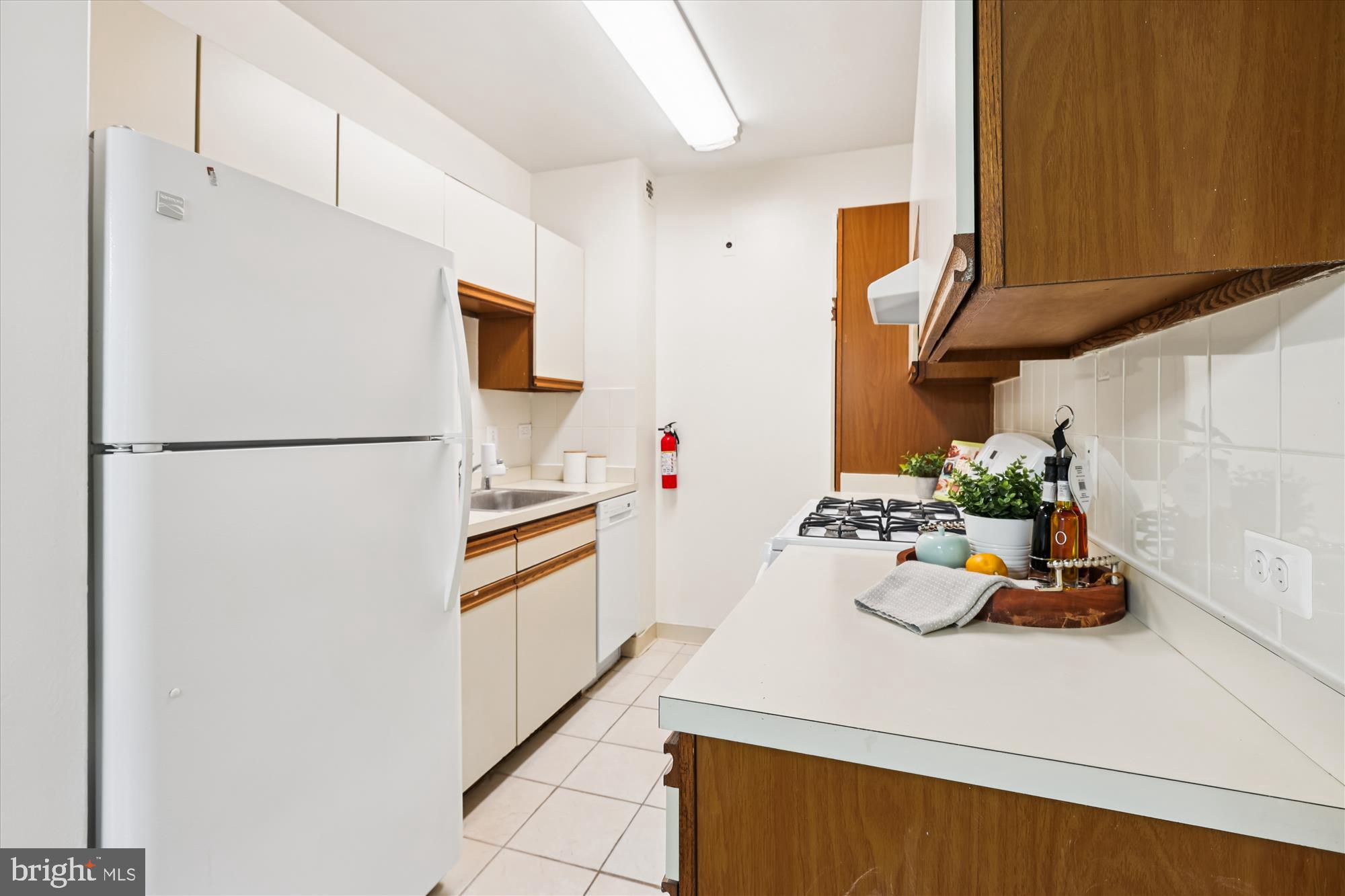 3601 Wisconsin Avenue Northwest, Unit 111 Washington, DC 20016 - Photo 13 of 82 a kitchen with a refrigerator and cabinets