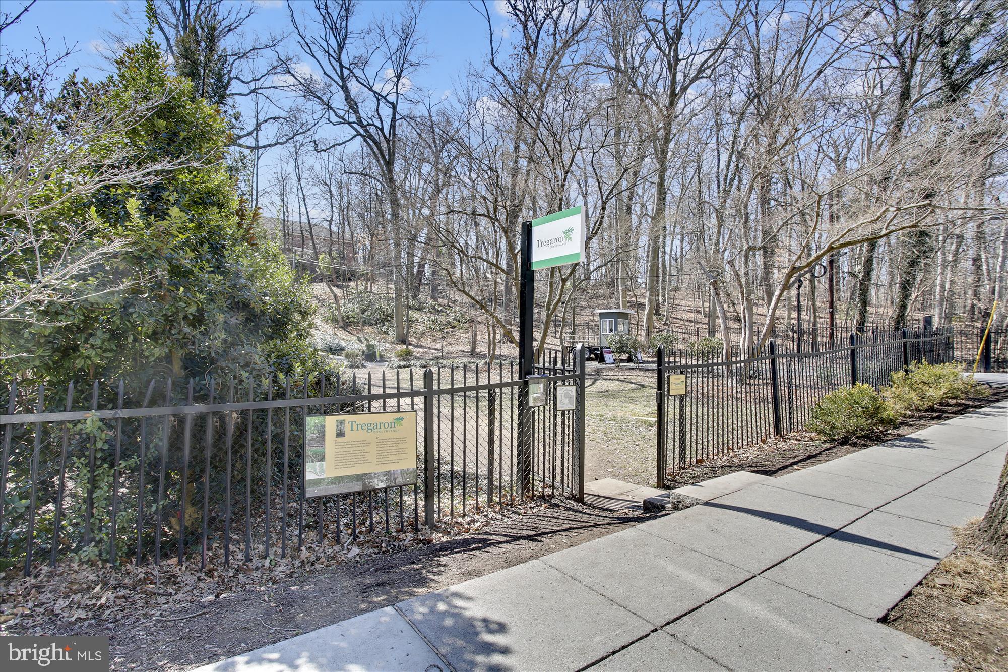 3601 Wisconsin Avenue Northwest, Unit 111 Washington, DC 20016 - Photo 29 of 82 a backyard of a house with lots of green space
