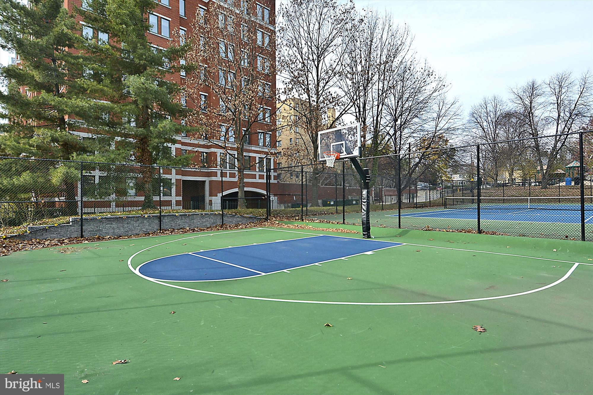 3601 Wisconsin Avenue Northwest, Unit 111 Washington, DC 20016 - Photo 58 of 82 a view of a basketball court