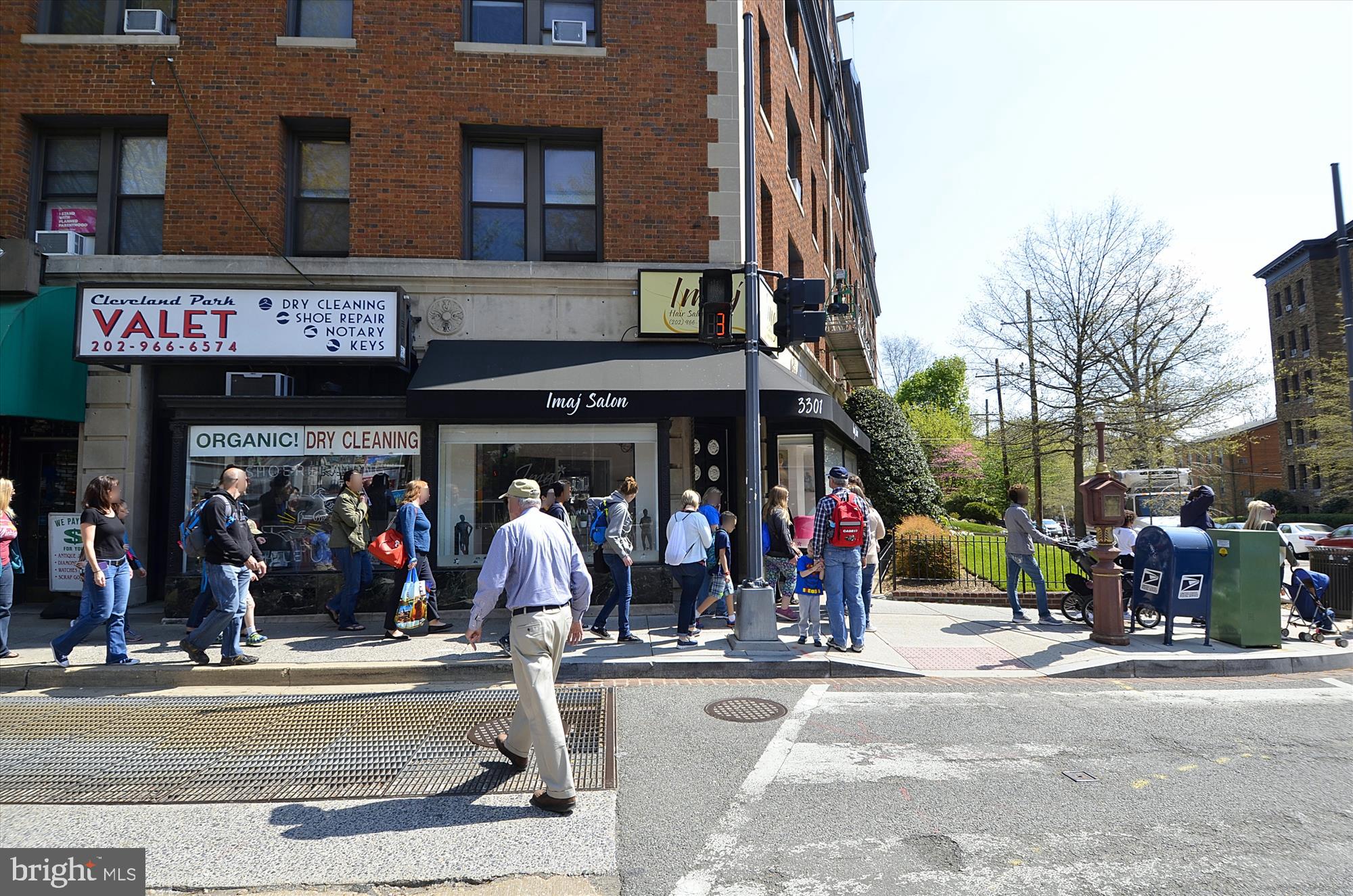 3601 Wisconsin Avenue Northwest, Unit 111 Washington, DC 20016 - Photo 65 of 82 a view of a building with the shops