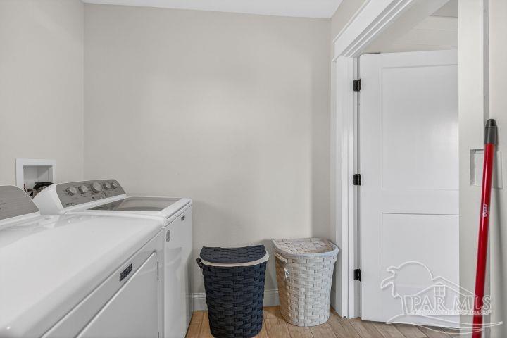8940 Indian Ford Road Milton, FL 32570 - Photo 36 of 54 a utility room with dryer and washer