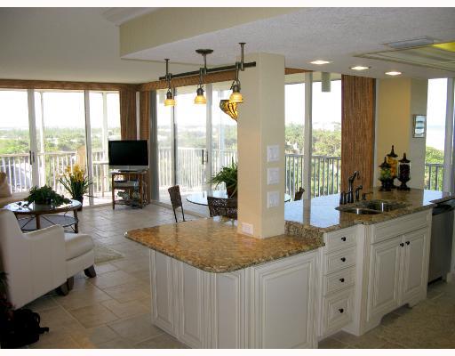 669 Northeast Plantation Road, Unit 407 Stuart, FL 34996 - Photo 3 of 8 Gallery Image 3