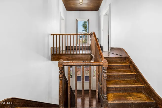 $2,500 | 120 South Cherokee Street, Unit 2, Jonesborough, TN 37659