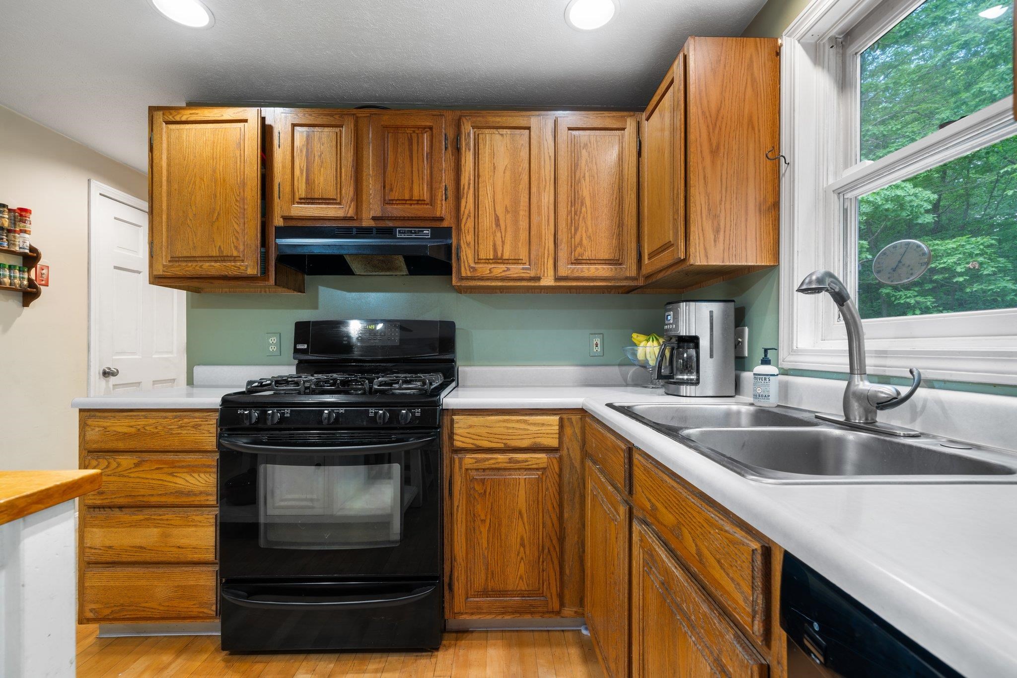 334 Davison Road Henniker, NH 03242 - Photo 6 of 36 Gallery Image 6