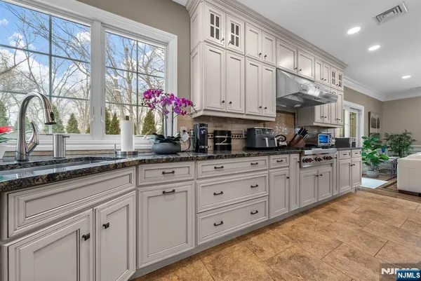 $1,699,999 | 461 Arthur Terrace, Paramus, NJ 07652