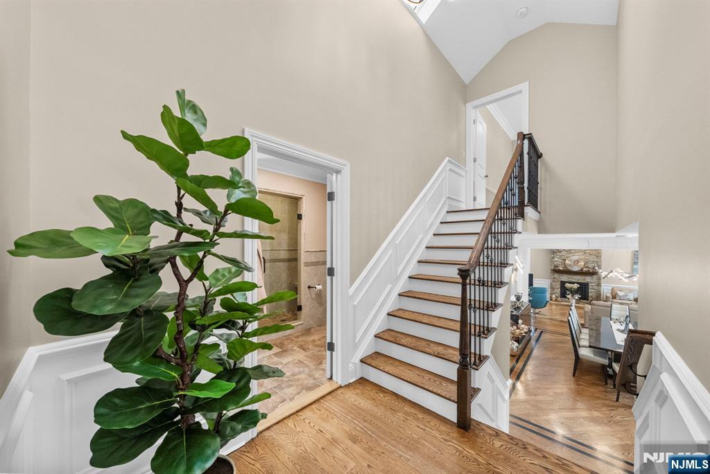 461 Arthur Terrace Paramus, NJ 07652 - Photo 13 of 50