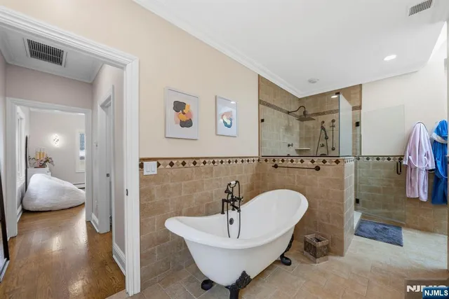 $1,789,999 | 461 Arthur Terrace, Paramus, NJ 07652