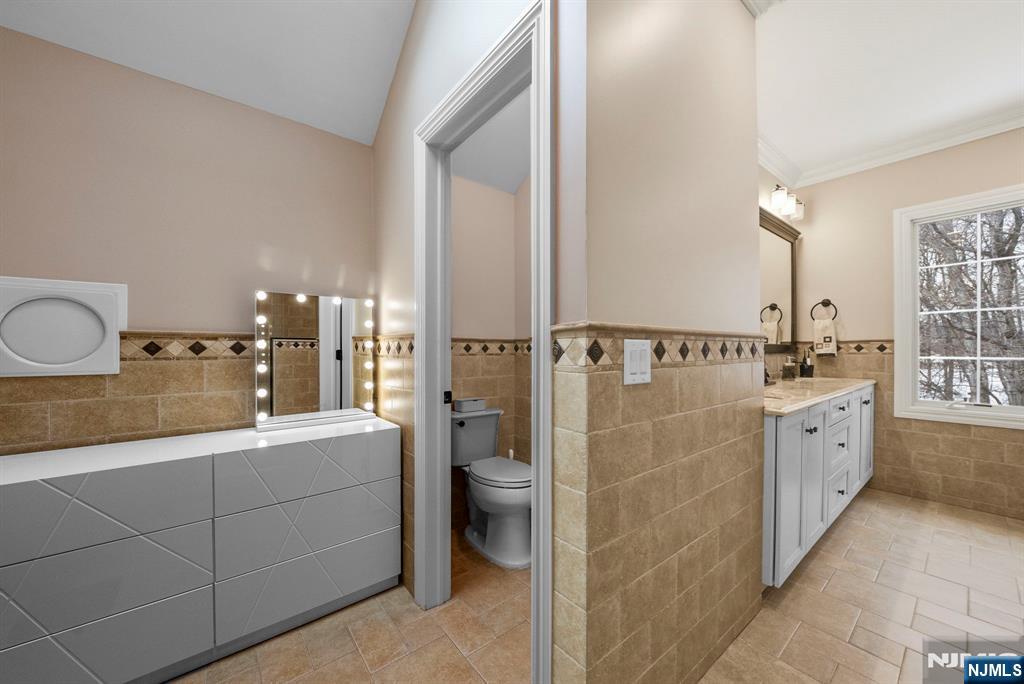 461 Arthur Terrace Paramus, NJ 07652 - Photo 23 of 50