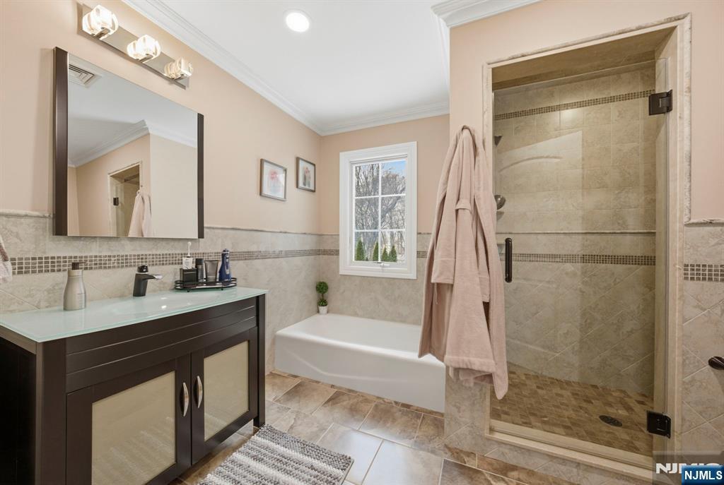 461 Arthur Terrace Paramus, NJ 07652 - Photo 24 of 50