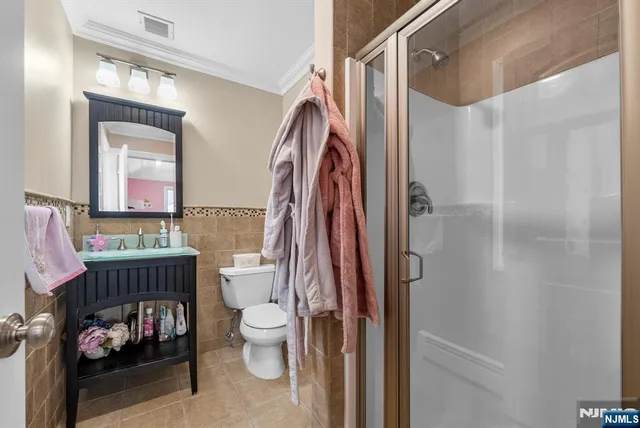 $1,789,999 | 461 Arthur Terrace, Paramus, NJ 07652