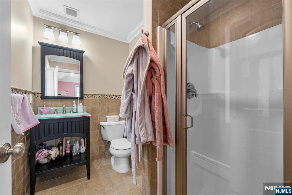 461 Arthur Terrace Paramus, NJ 07652 - Photo 32 of 50