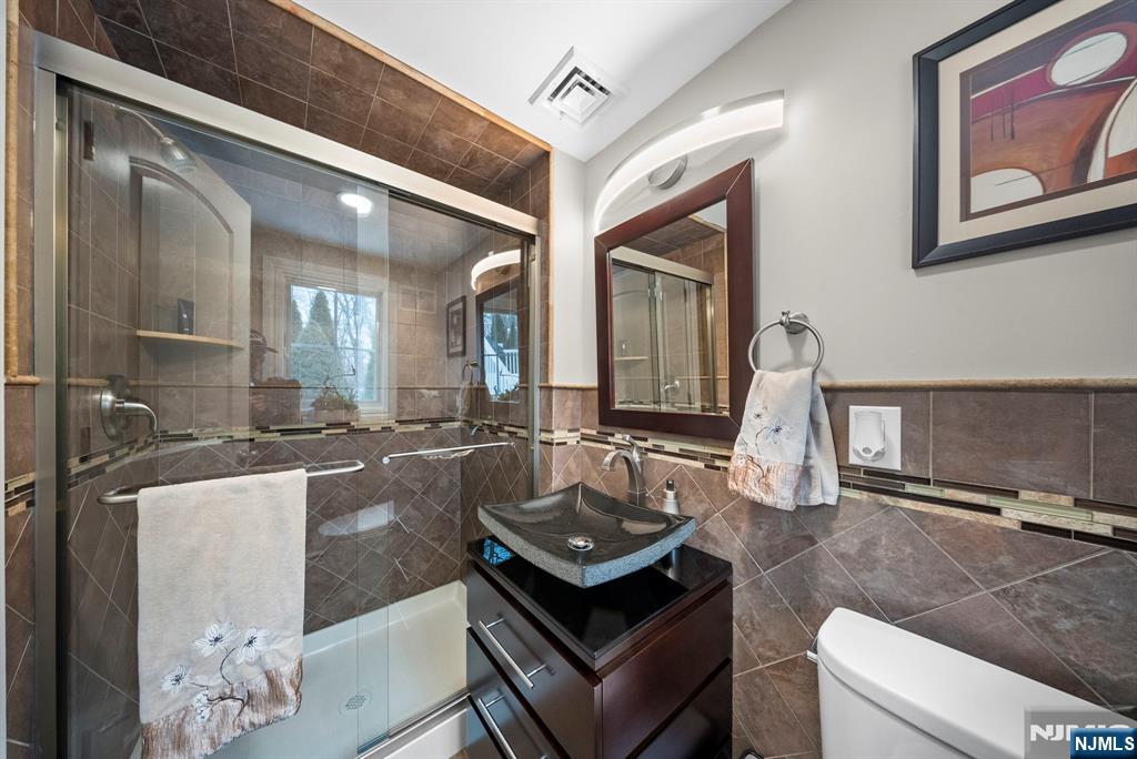 461 Arthur Terrace Paramus, NJ 07652 - Photo 45 of 50