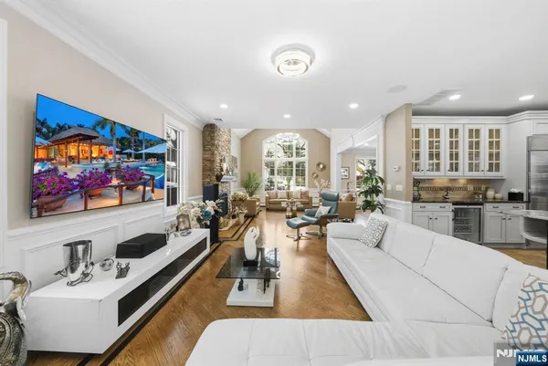 $1,699,999 | 461 Arthur Terrace, Paramus, NJ 07652