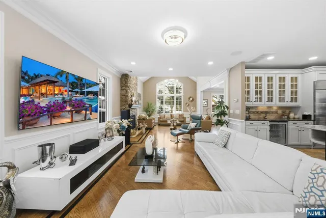 $1,789,999 | 461 Arthur Terrace, Paramus, NJ 07652