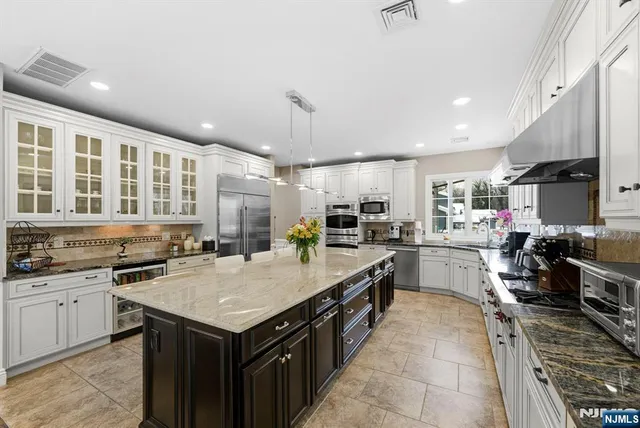 $1,789,999 | 461 Arthur Terrace, Paramus, NJ 07652