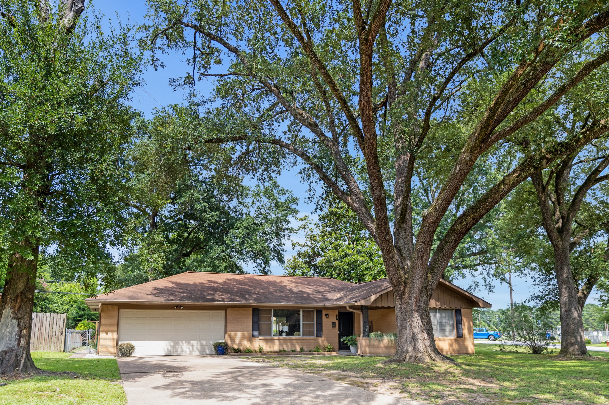 700 Barbara Street Tomball, TX 77375 - Photo 7 of 34