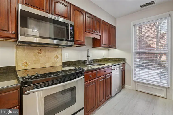 $4,150 | 106 North Union Street, Alexandria, VA 22314