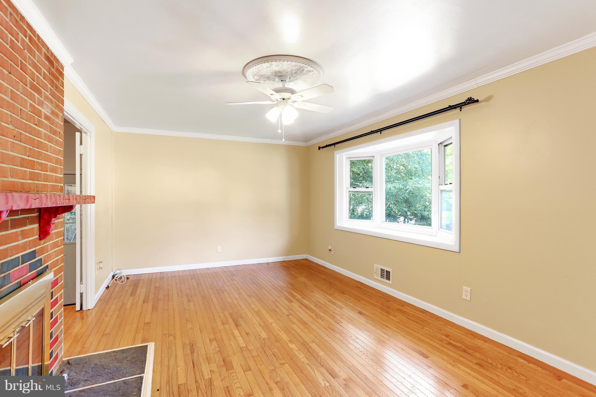 7127 Dalhouse Street Springfield, VA 22151 - Photo 2 of 30 Hardwoods Flooring & Box Bay Window