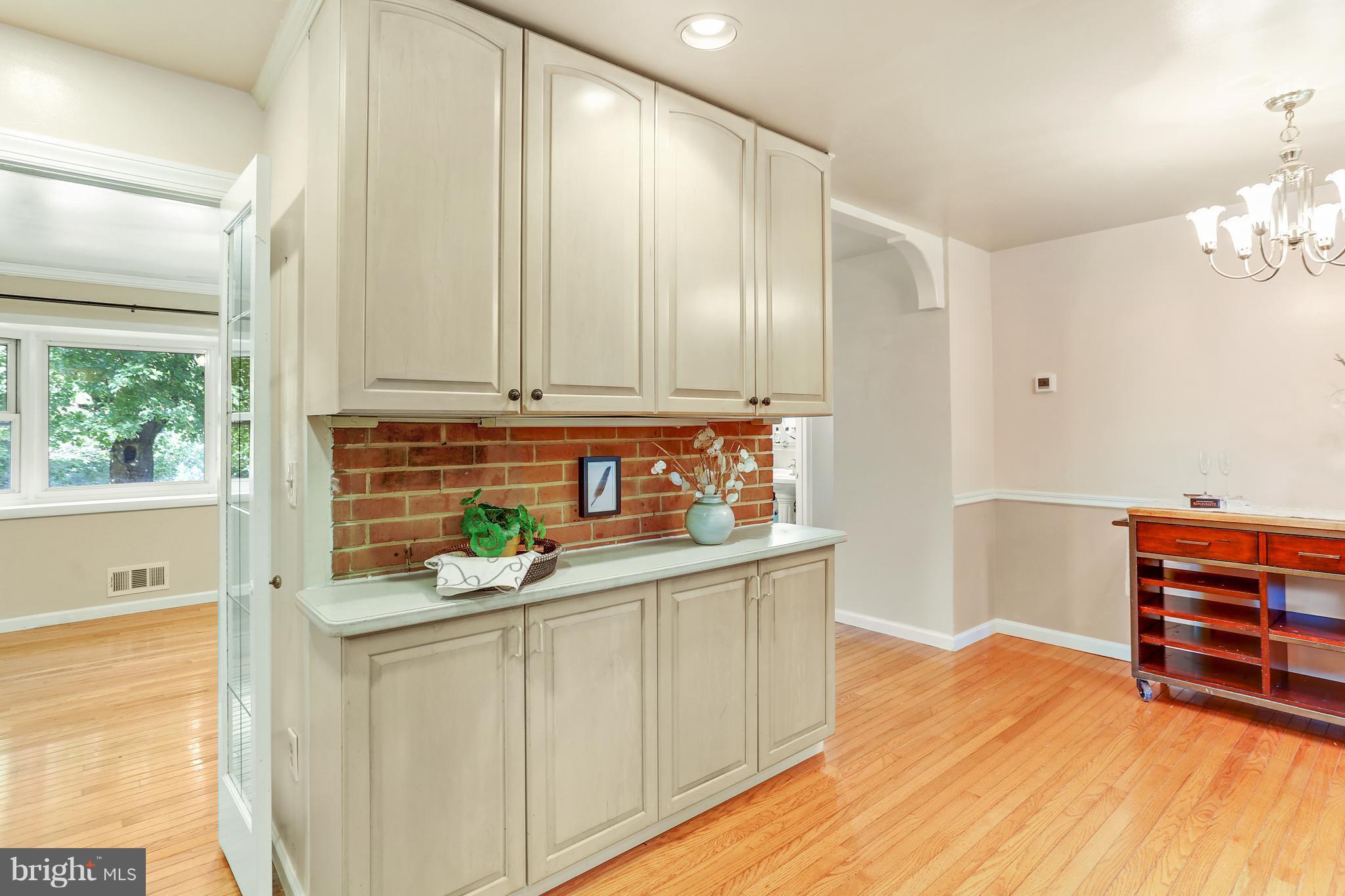 7127 Dalhouse Street Springfield, VA 22151 - Photo 6 of 30 Cabinets Galore and Hardwood Flooring