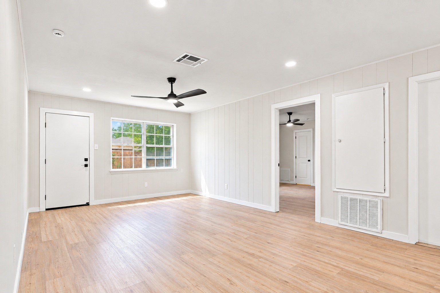 23123 Cranberry Trail Spring, TX 77373 - Photo 6 of 32 Another view of the spacious living room!