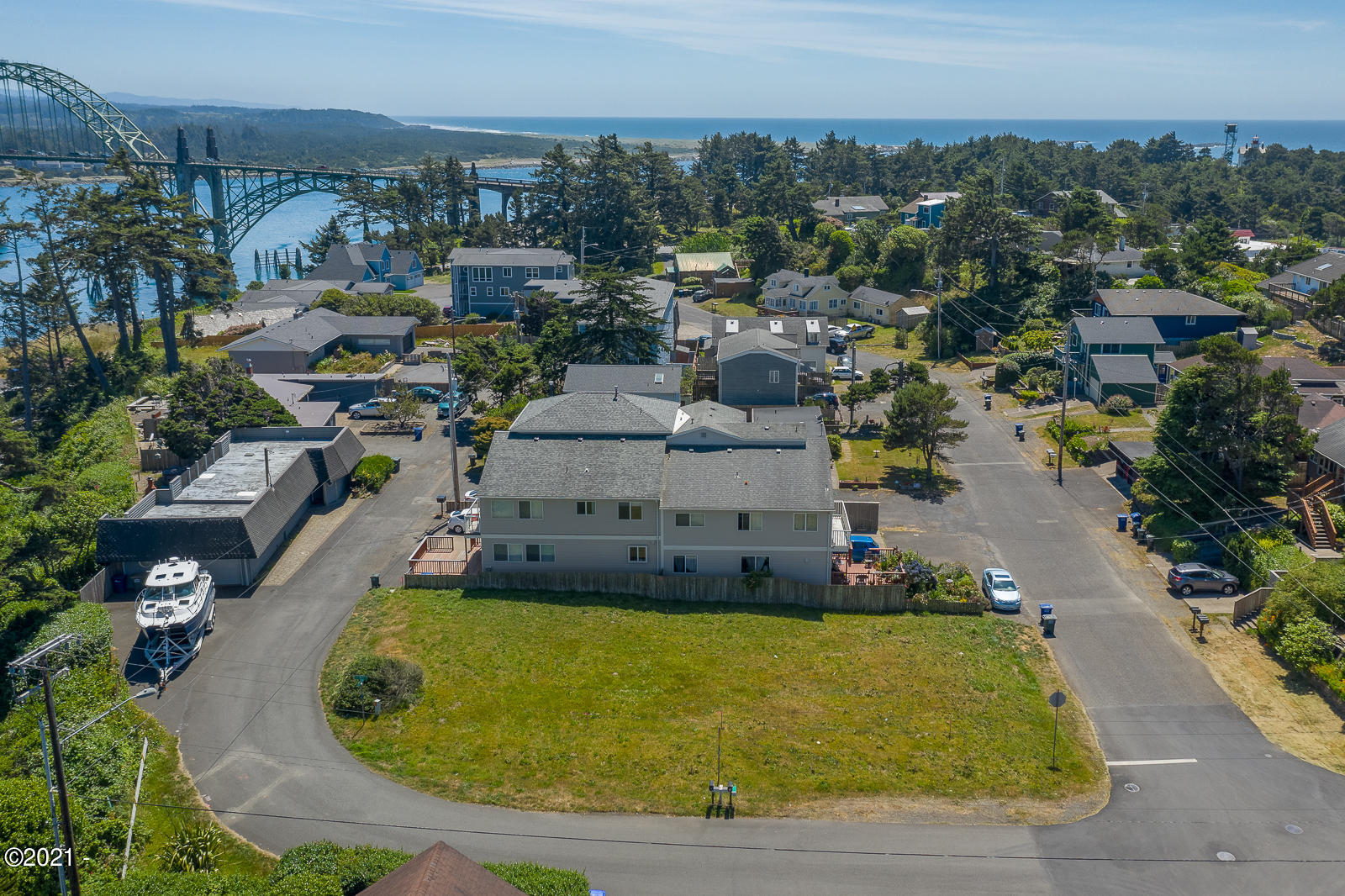 910 Southwest Bay View Lane Newport, OR 97365 - Photo 6 of 11 910 SW Bay View Ln, Newport