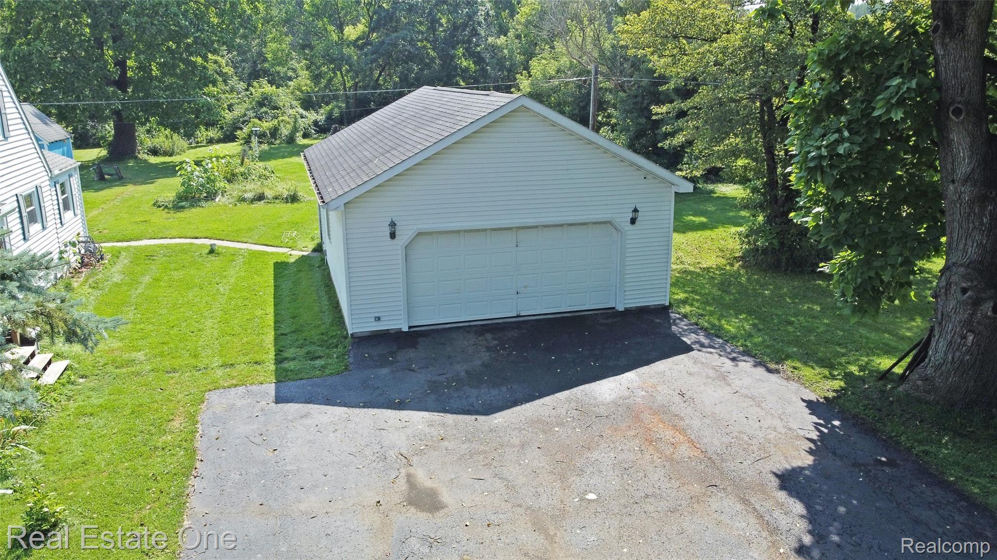 38) Garage.jpg
