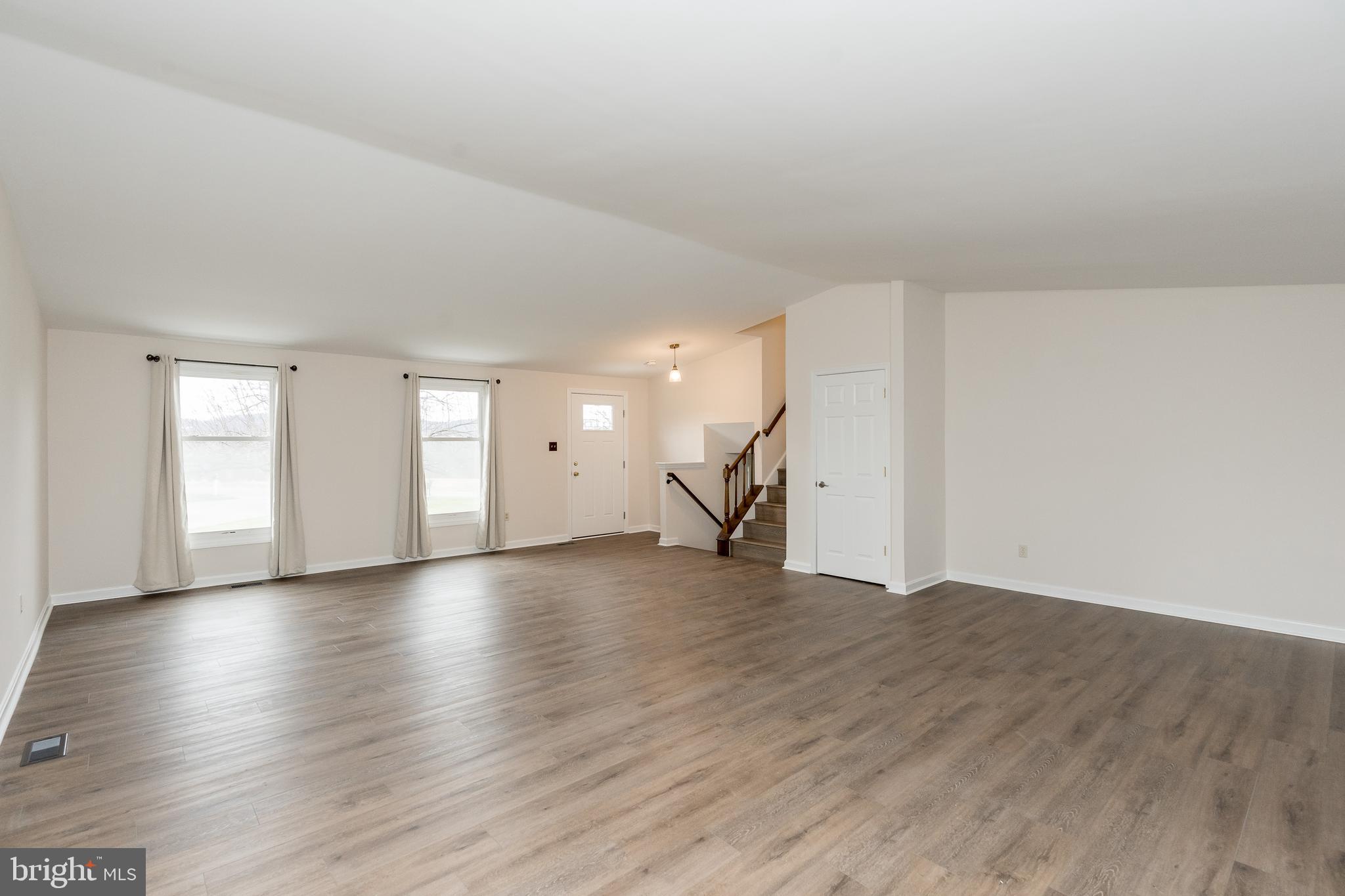 4851 Cap Stine Road Frederick, MD 21703 - Photo 6 of 38 This is truly a Great Room!