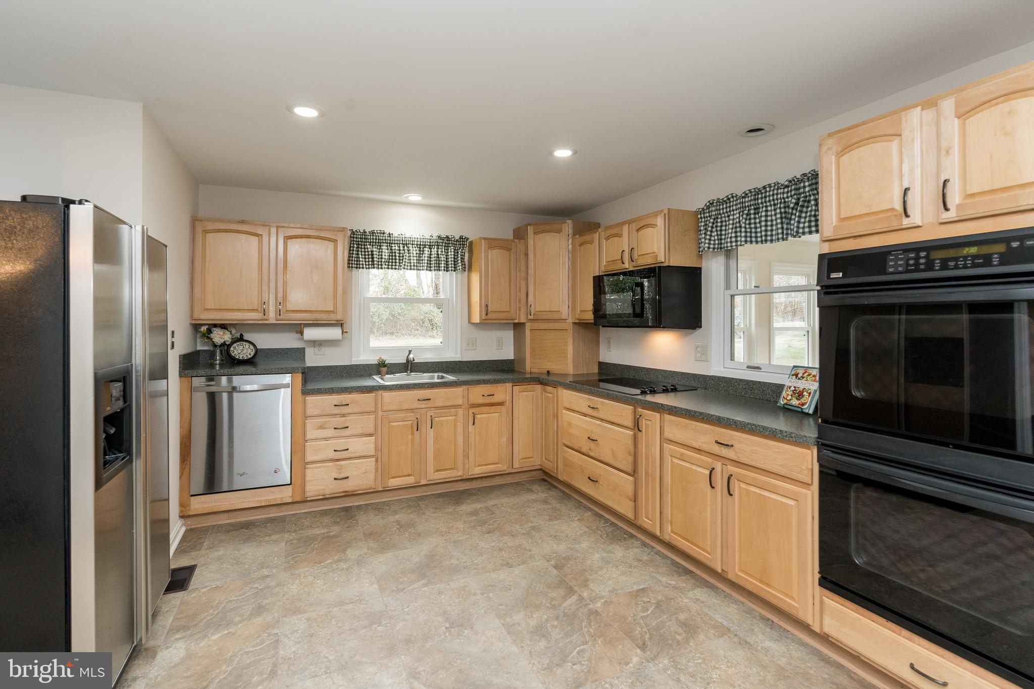 4851 Cap Stine Road Frederick, MD 21703 - Photo 9 of 38 Spacious kitchen