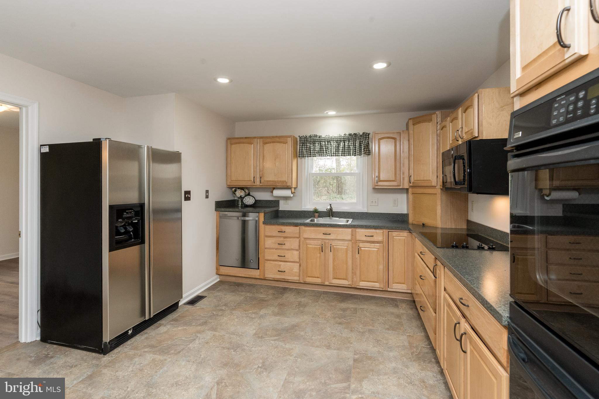 4851 Cap Stine Road Frederick, MD 21703 - Photo 10 of 38 Kitchen has newer appliances/room for many helpers