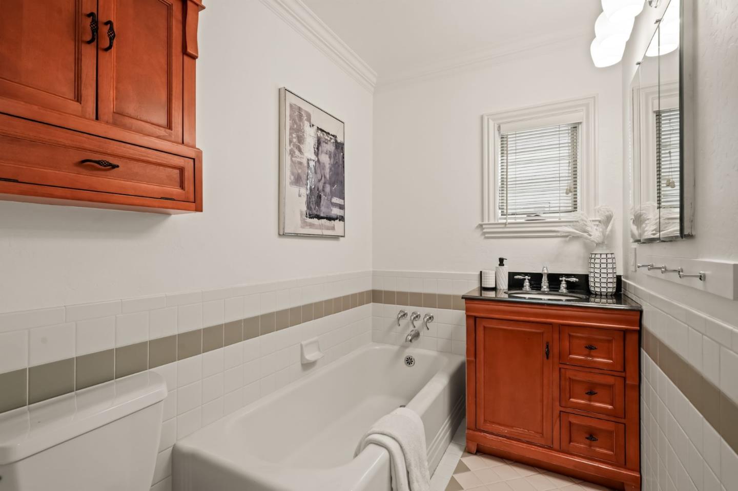 216 Bloomfield Road Burlingame, CA 94010 - Photo 17 of 44 Gallery Image 17