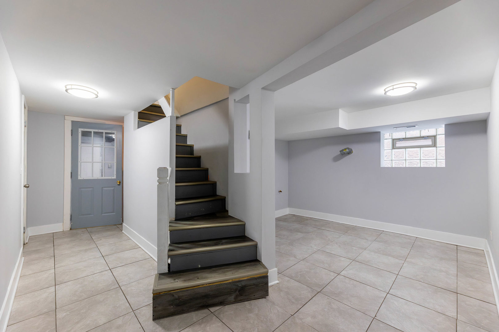 7427 South Perry Avenue Chicago, IL 60621 - Photo 12 of 19 a view of entryway and hall with a window