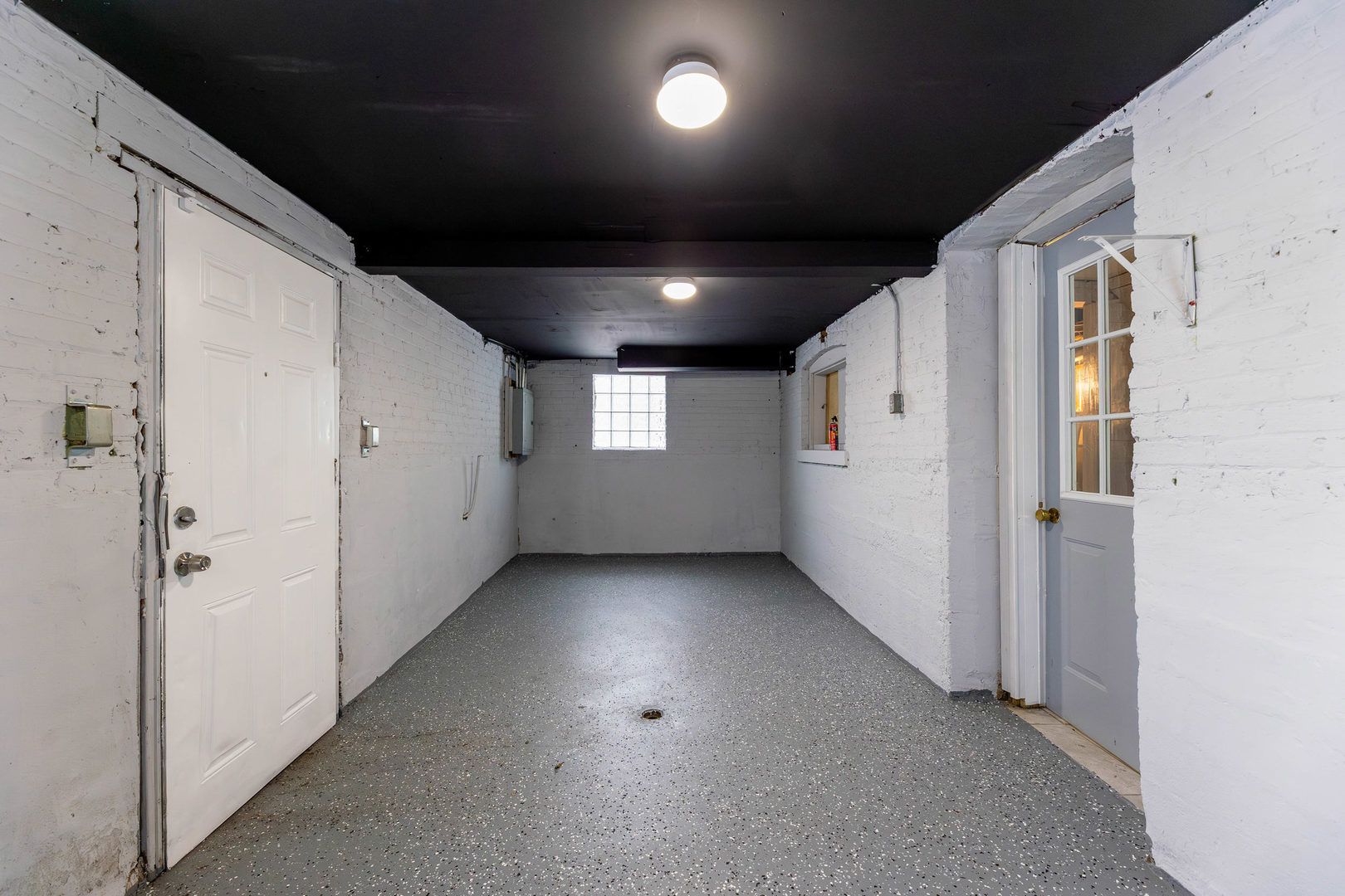 7427 South Perry Avenue Chicago, IL 60621 - Photo 17 of 19 a view of an empty room