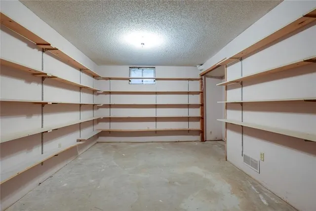 $370,000 | 1225 Berry Road, Independence, MO 64057