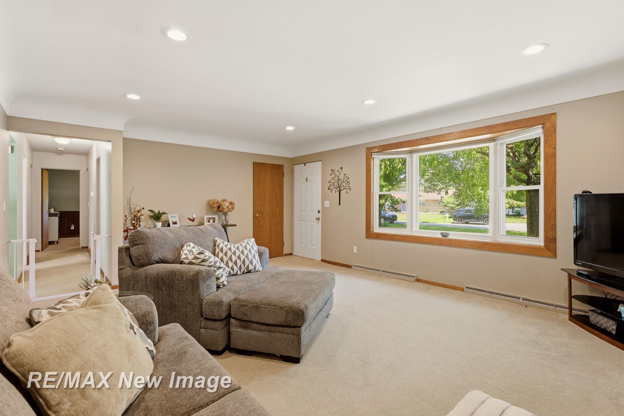 6781 Griffore Road Saginaw, MI 48604 - Photo 4 of 27