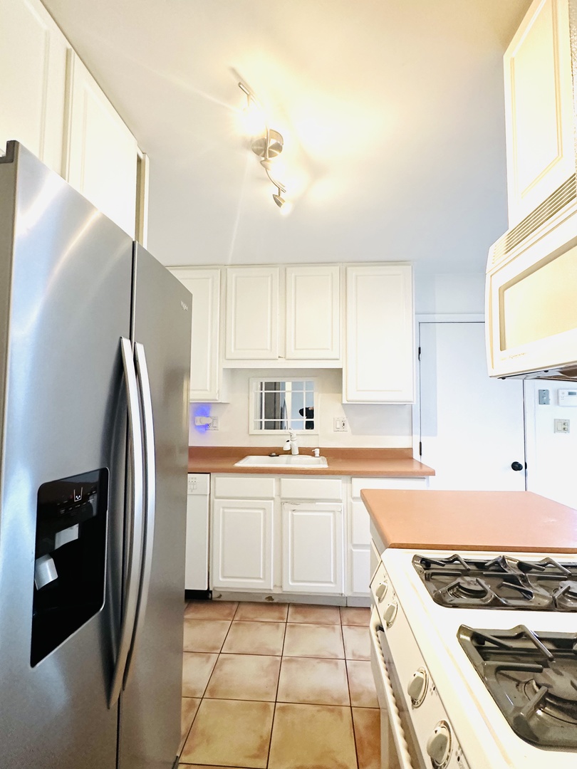 1021 Perry Drive Algonquin, IL 60102 - Photo 4 of 9 a kitchen with stainless steel appliances granite countertop a stove a refrigerator and a sink