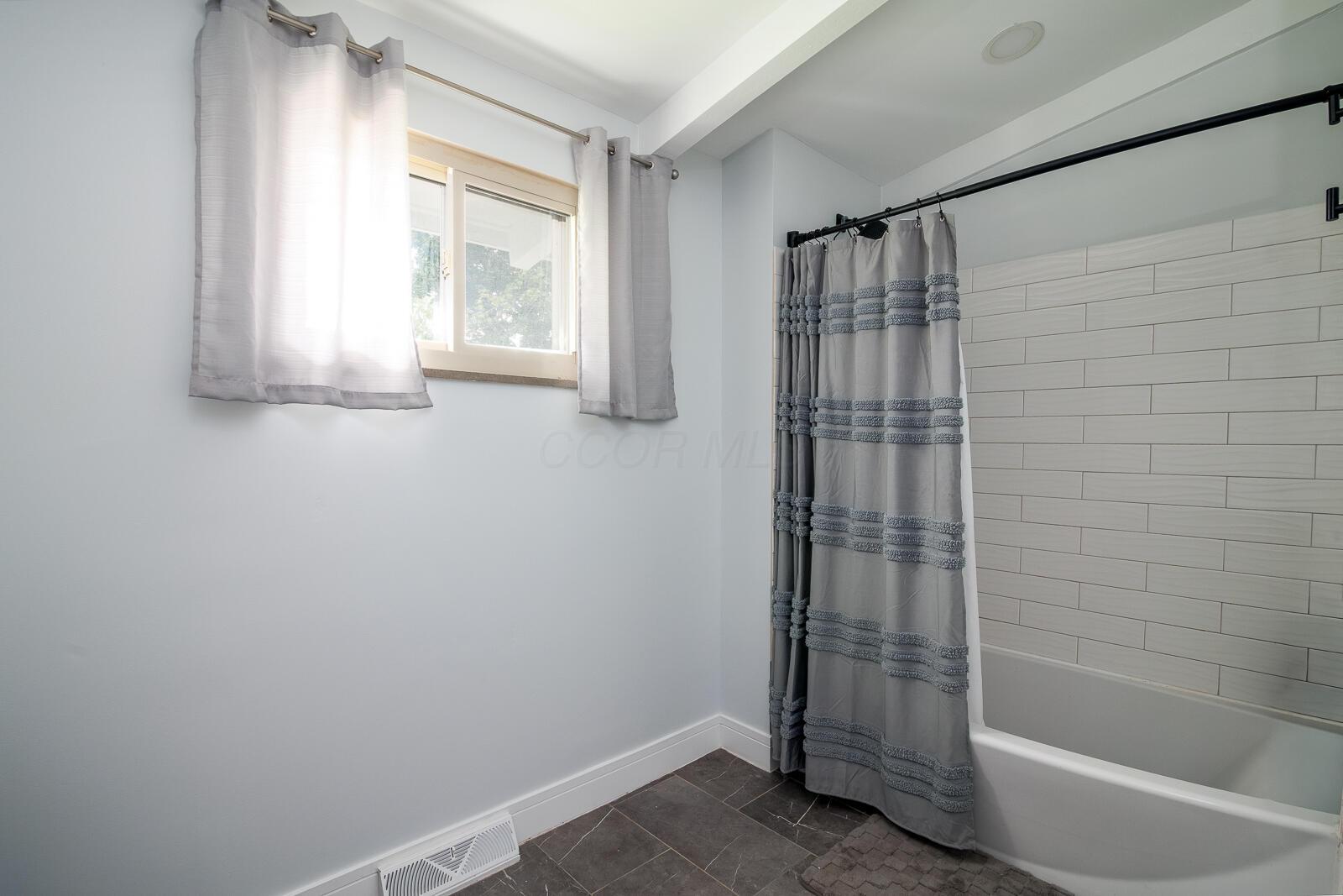 2905 West Case Road Columbus, OH 43235 - Photo 14 of 51