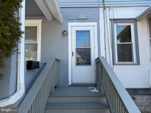 a view of entryway and hall