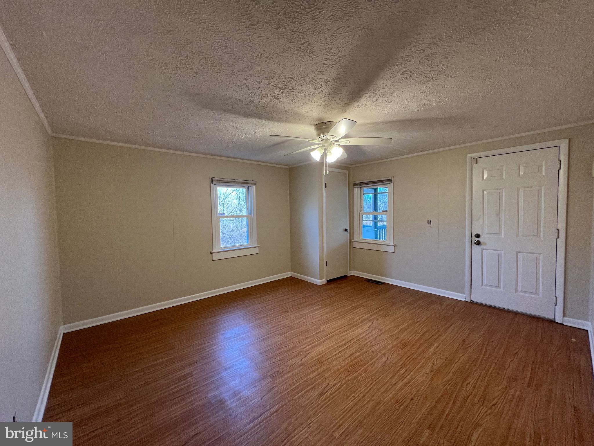 5280 Merry Oaks Road The Plains, VA 20198 - Photo 6 of 13 Liv ing room/sitting area- hard wood floors