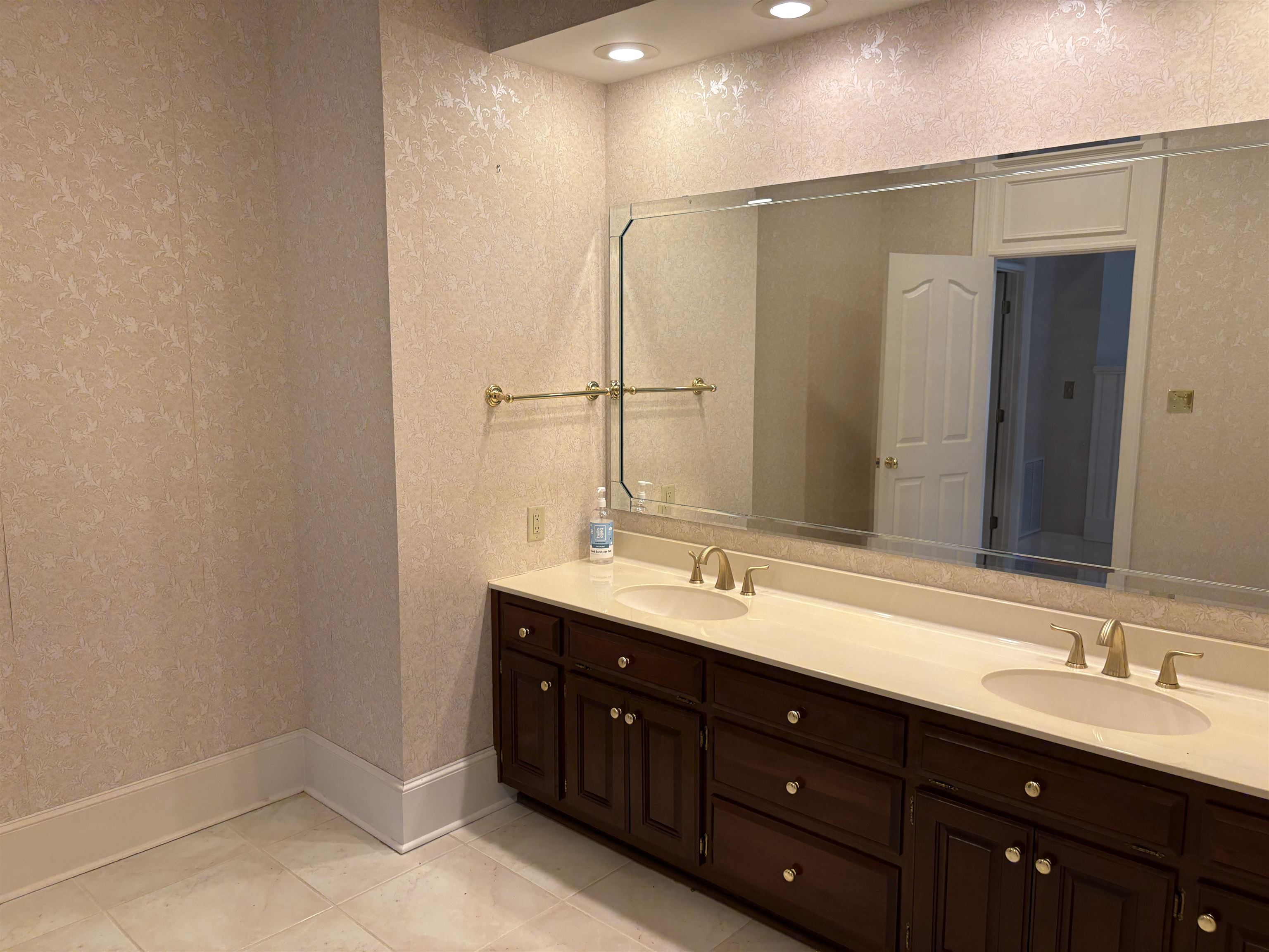 1200 Sand Ridge Bargerton Road Lexington, TN 38351 - Photo 32 of 40 a bathroom with a double vanity sink and a mirror