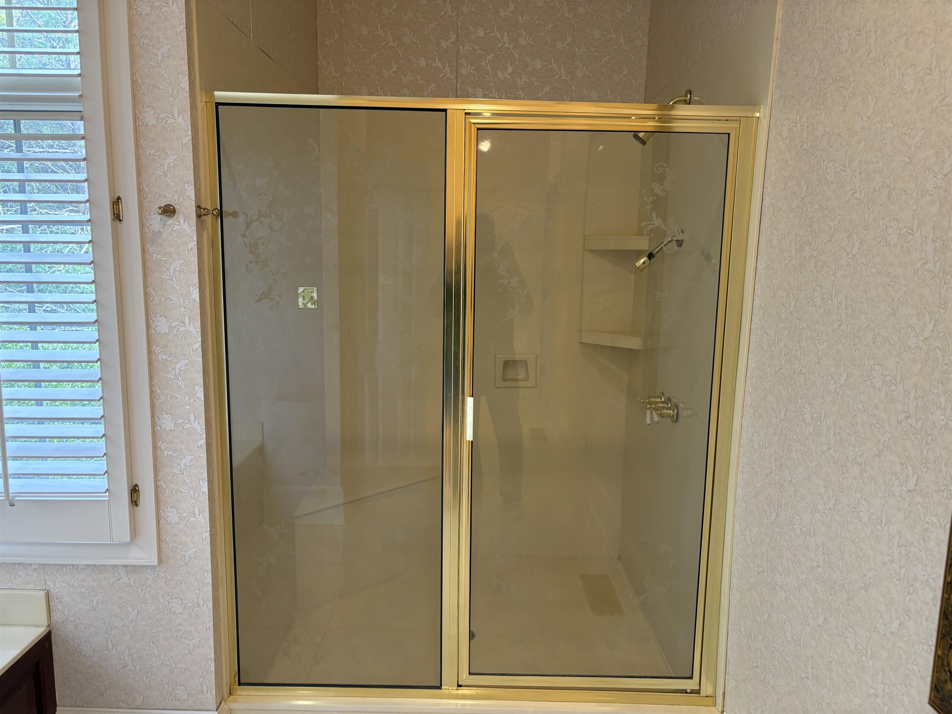 1200 Sand Ridge Bargerton Road Lexington, TN 38351 - Photo 33 of 40 a bathroom with a glass shower door