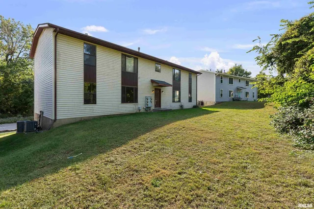 $425,000 | 3920 West 13th Street, Davenport, IA 52804