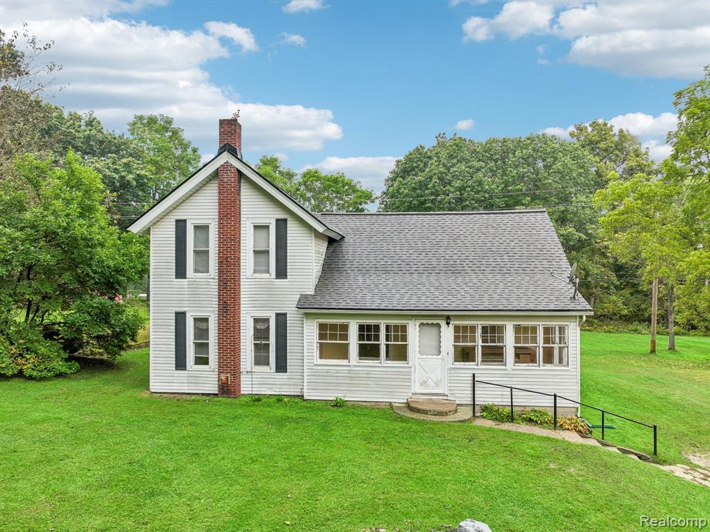 9551 Ellis Road Clarkston, MI 48348 - Photo 4 of 48