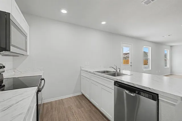 $2,150 | 212 Arbor Court, Granbury, TX 76048