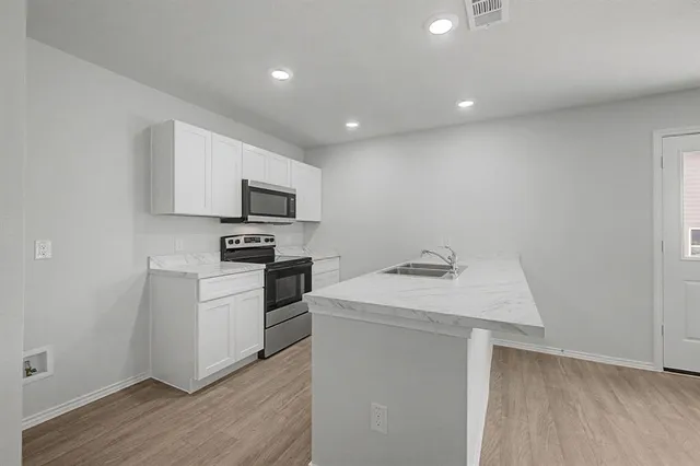 $2,150 | 212 Arbor Court, Granbury, TX 76048