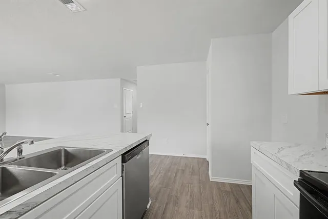 $2,150 | 212 Arbor Court, Granbury, TX 76048