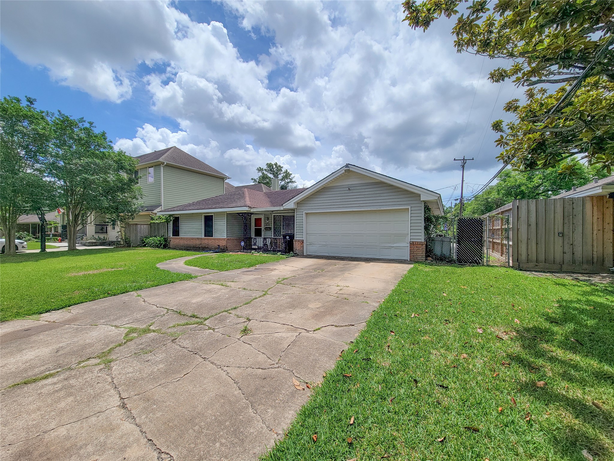 6127 Hurst Street Houston, TX 77008 - Photo 3 of 11