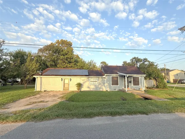 $145,000 | 127 North Erskine Street, Angleton, TX 77515